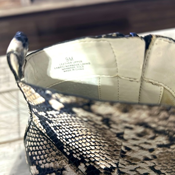 ♥️GIANNI BINI snakeskin leather heeled bootie - Picture 4 of 7